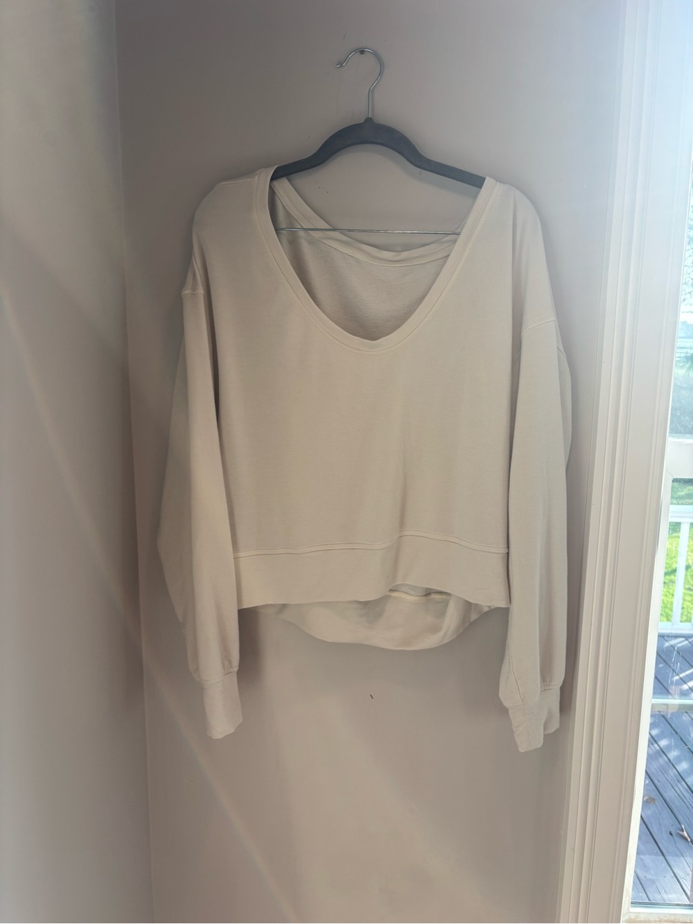 lululemon athletica Cream V-Neck Cropped Pullover Sweatshirt